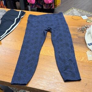 Athleta Navy Blue & Black Printed Ultimate 7/8 Tight